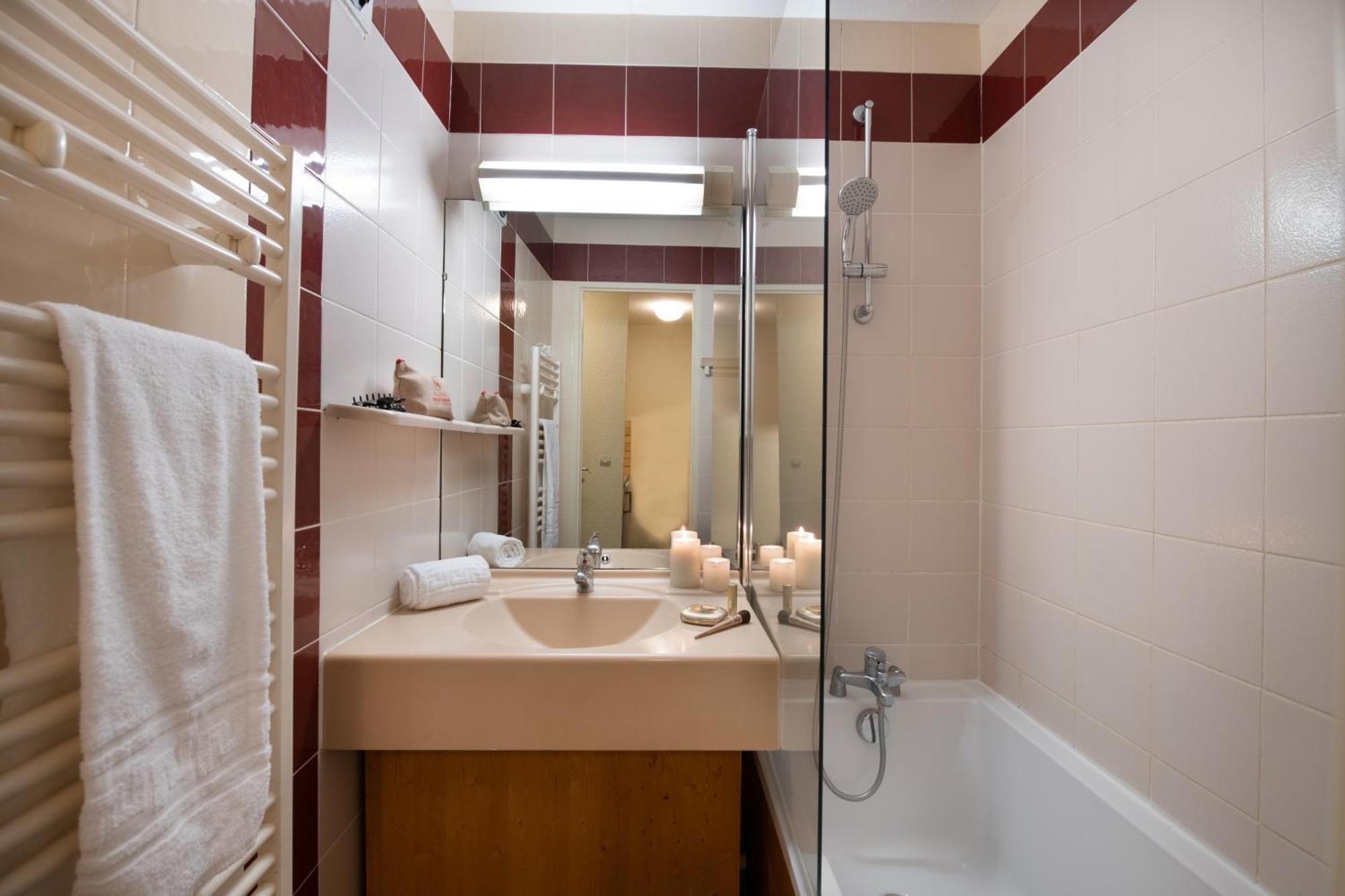 Comfort Two-Bedroom Apartment with Cabin (8 Persons)