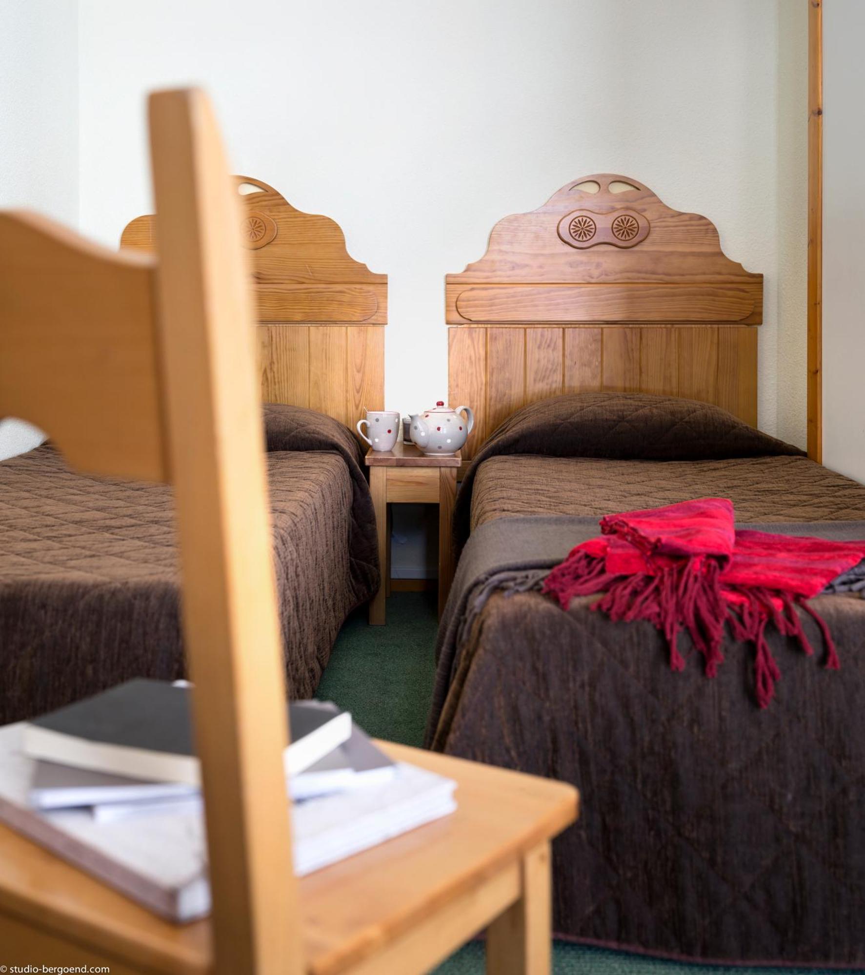 Classic One Bedroom Apartment Cabin,1279196992:JPEG
